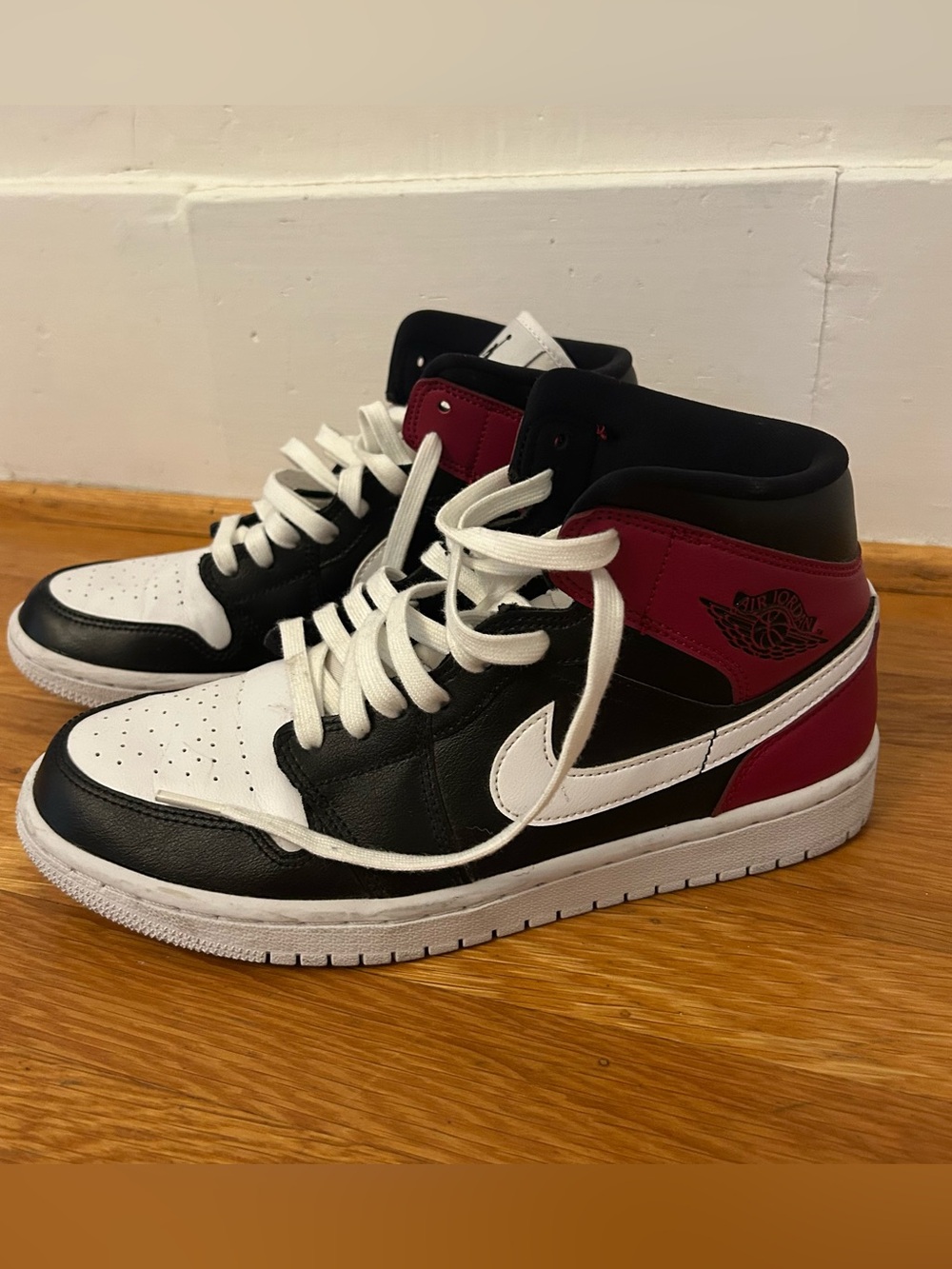 Women’s Air Jordan 1 Mid “Black Noble Red”